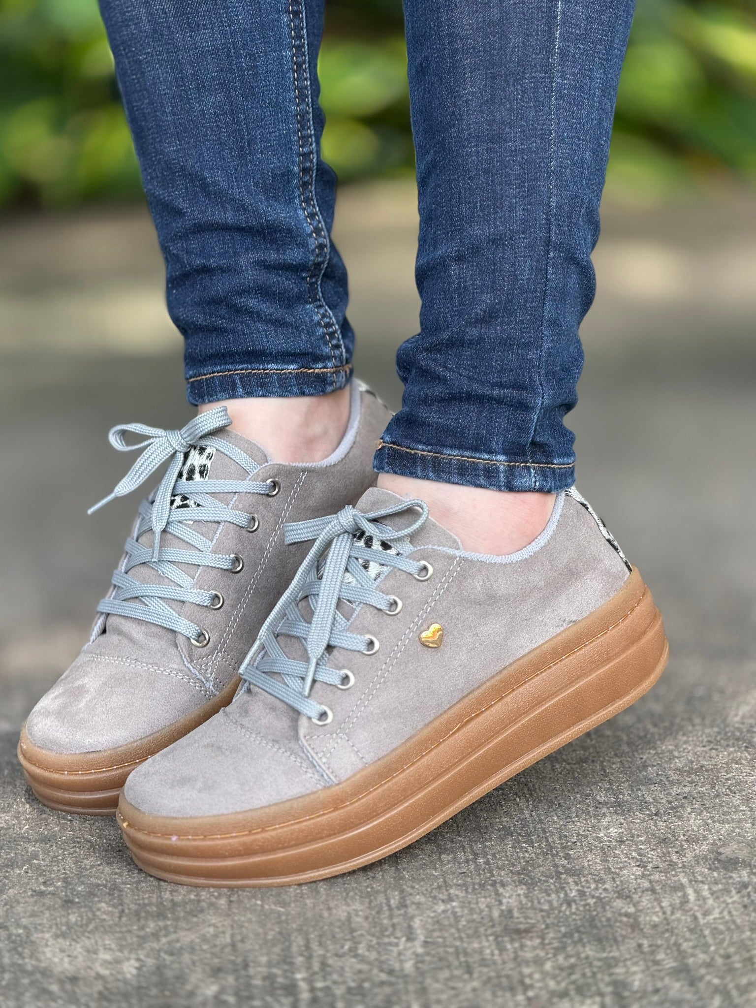 gid://shopify/MediaImage/24692323156062